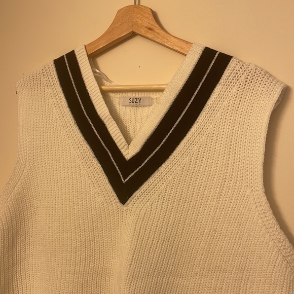 High Low Varsity Vest - Picture 2 of 3